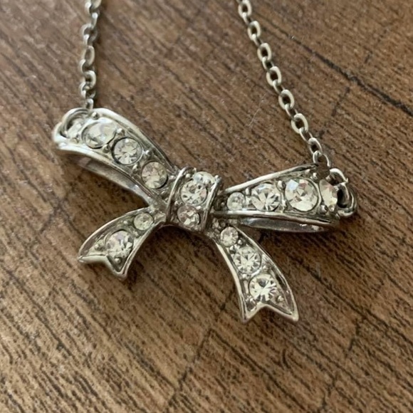 Beautiful Sparkly Bow Necklace on Collarbone Length Chain - Picture 2 of 2
